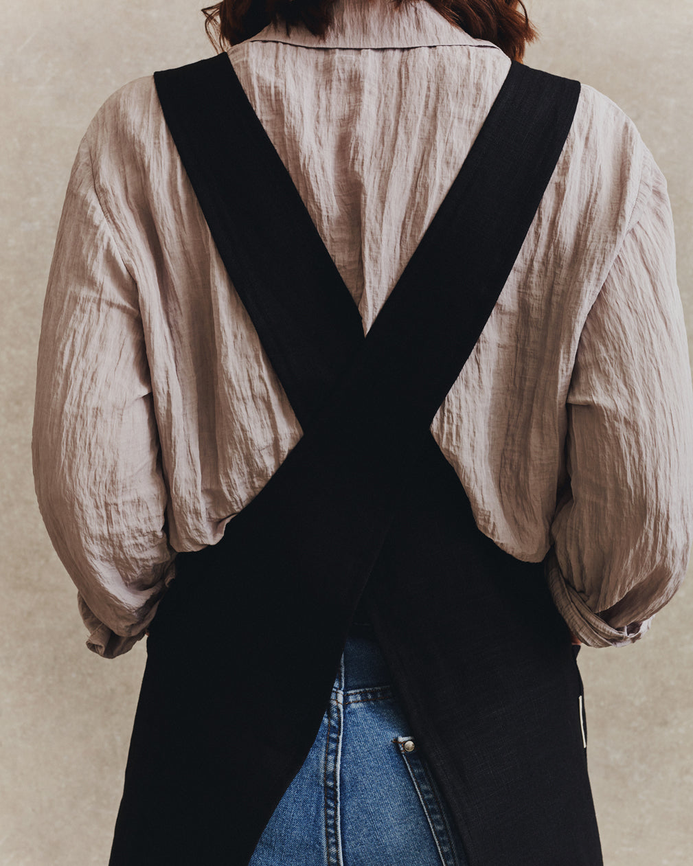 Linen Crossover Apron 001 | Black