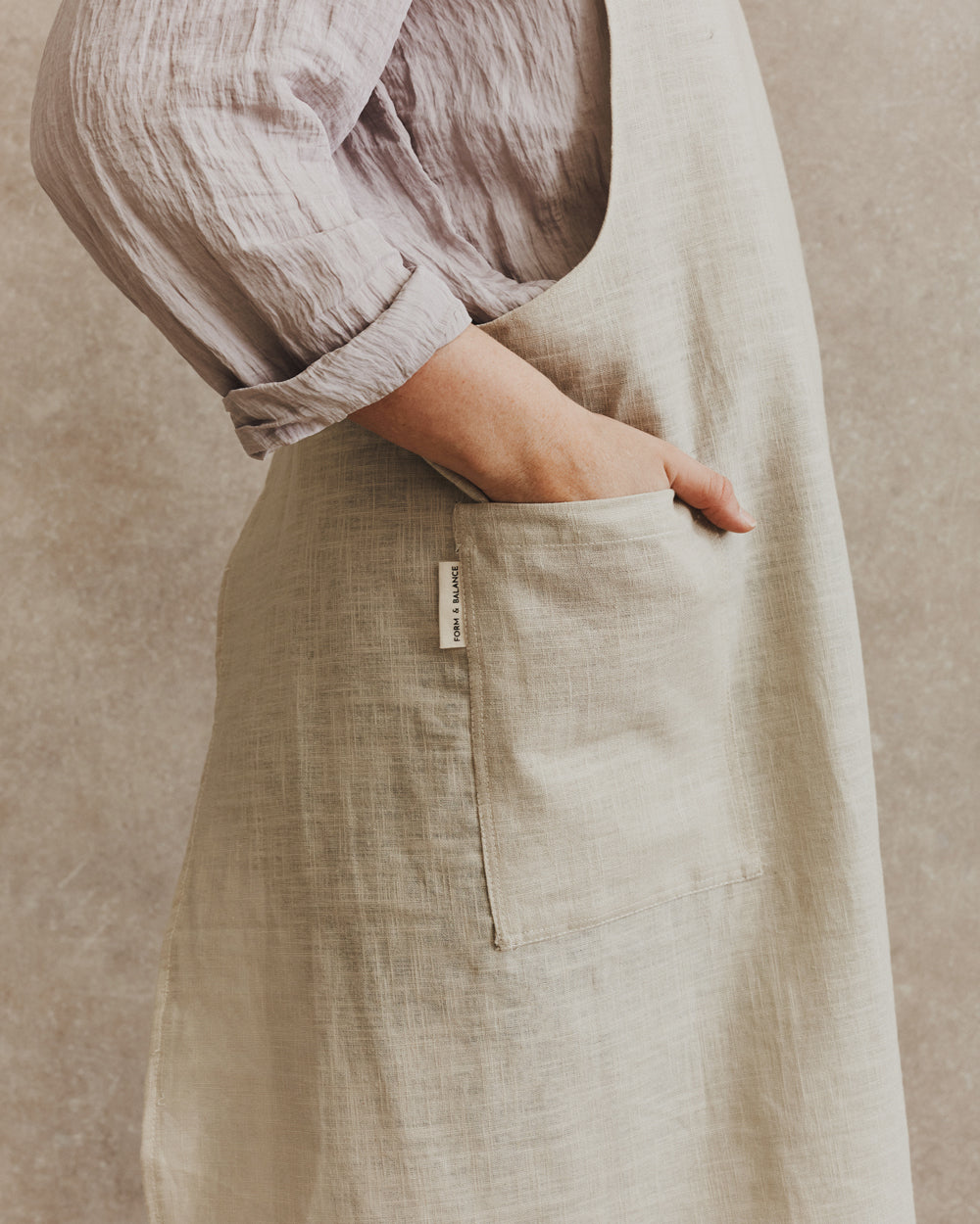 Linen Crossover Apron 001 | Ecru