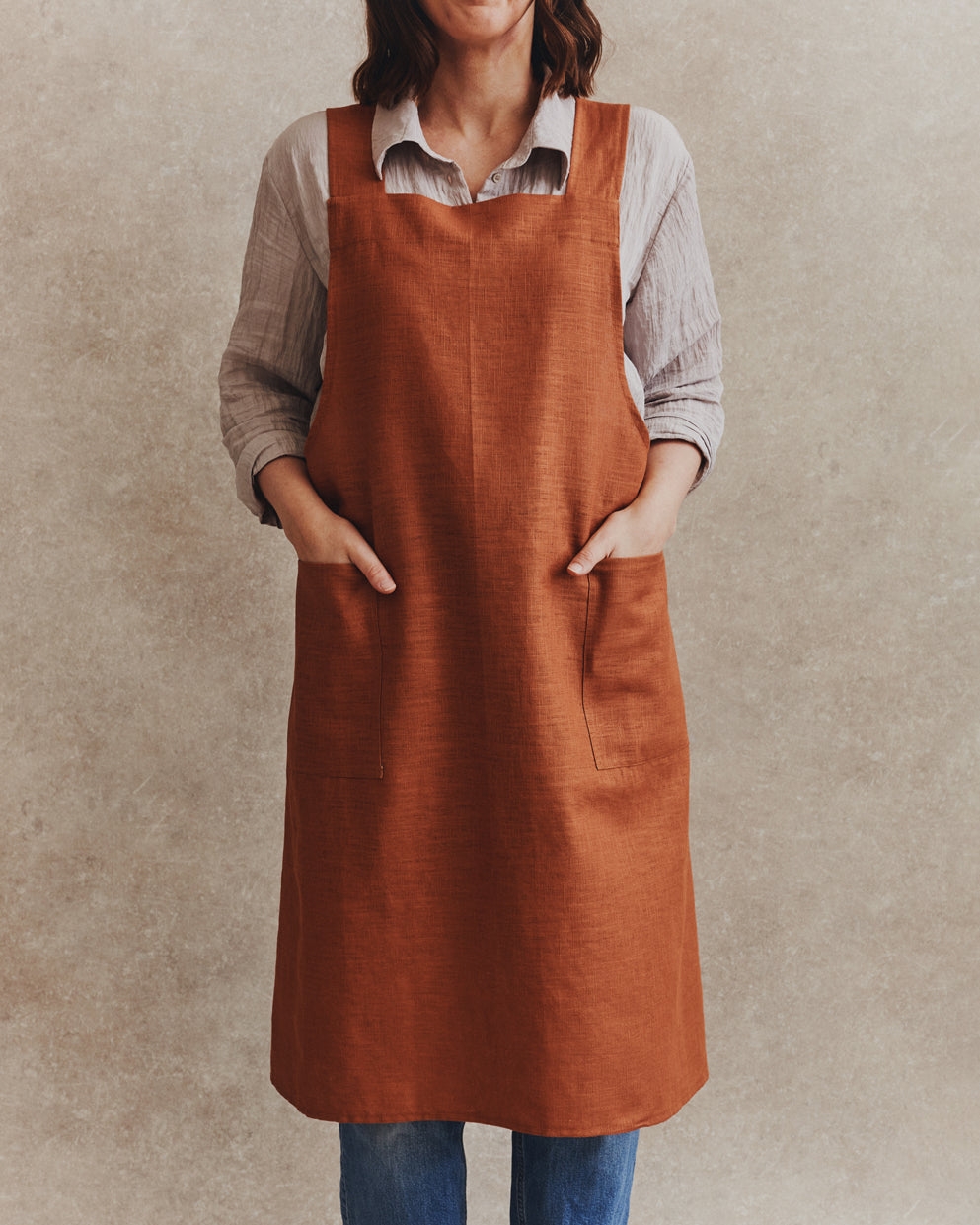 Linen Crossover Apron 001 | Rust