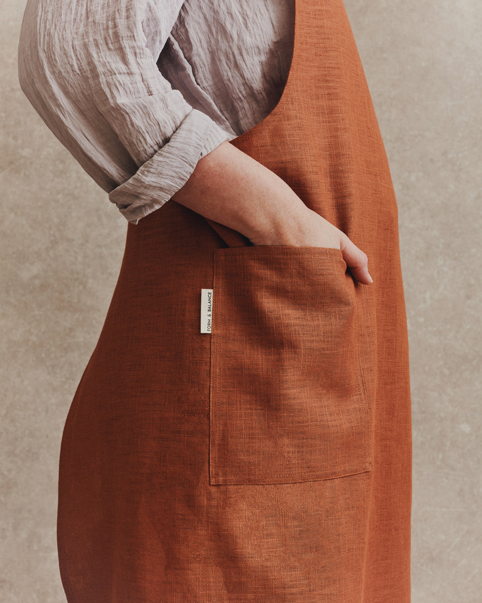 Linen Crossover Apron 001 | Rust