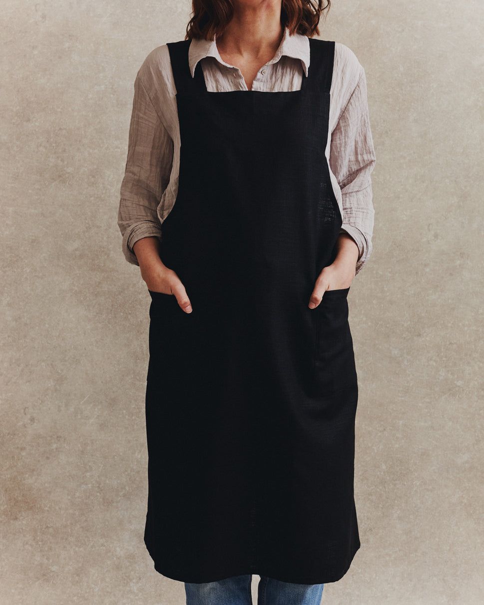 Linen Crossover Apron 001 | Black