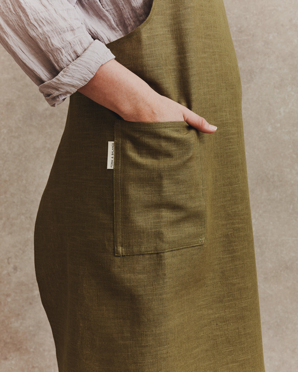 Linen Crossover Apron 001 | Olive