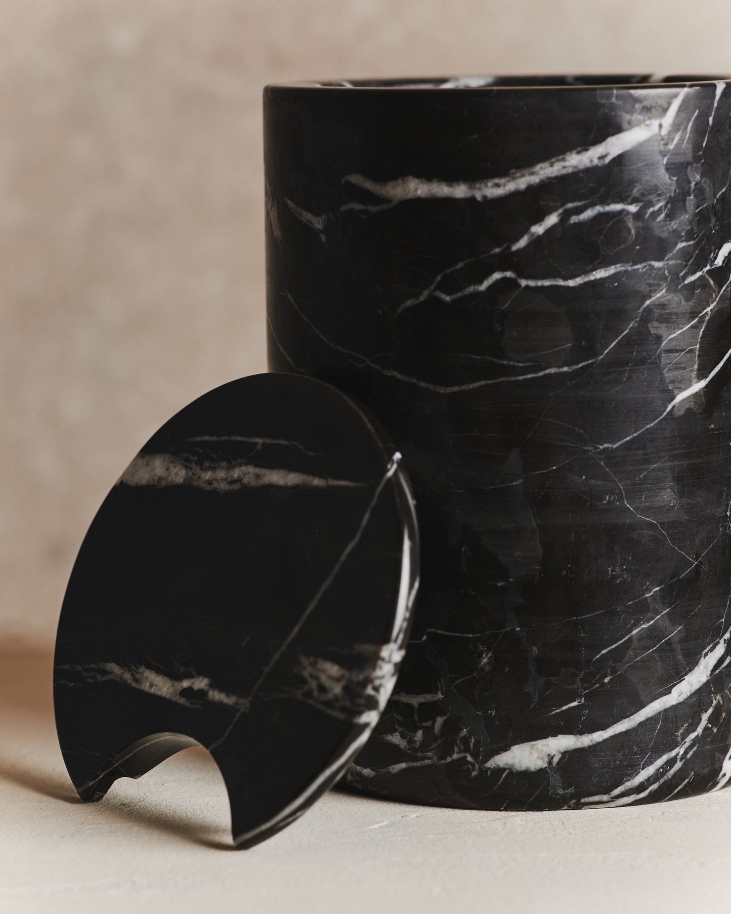 Noble Veined Marble Ice Bucket in Black