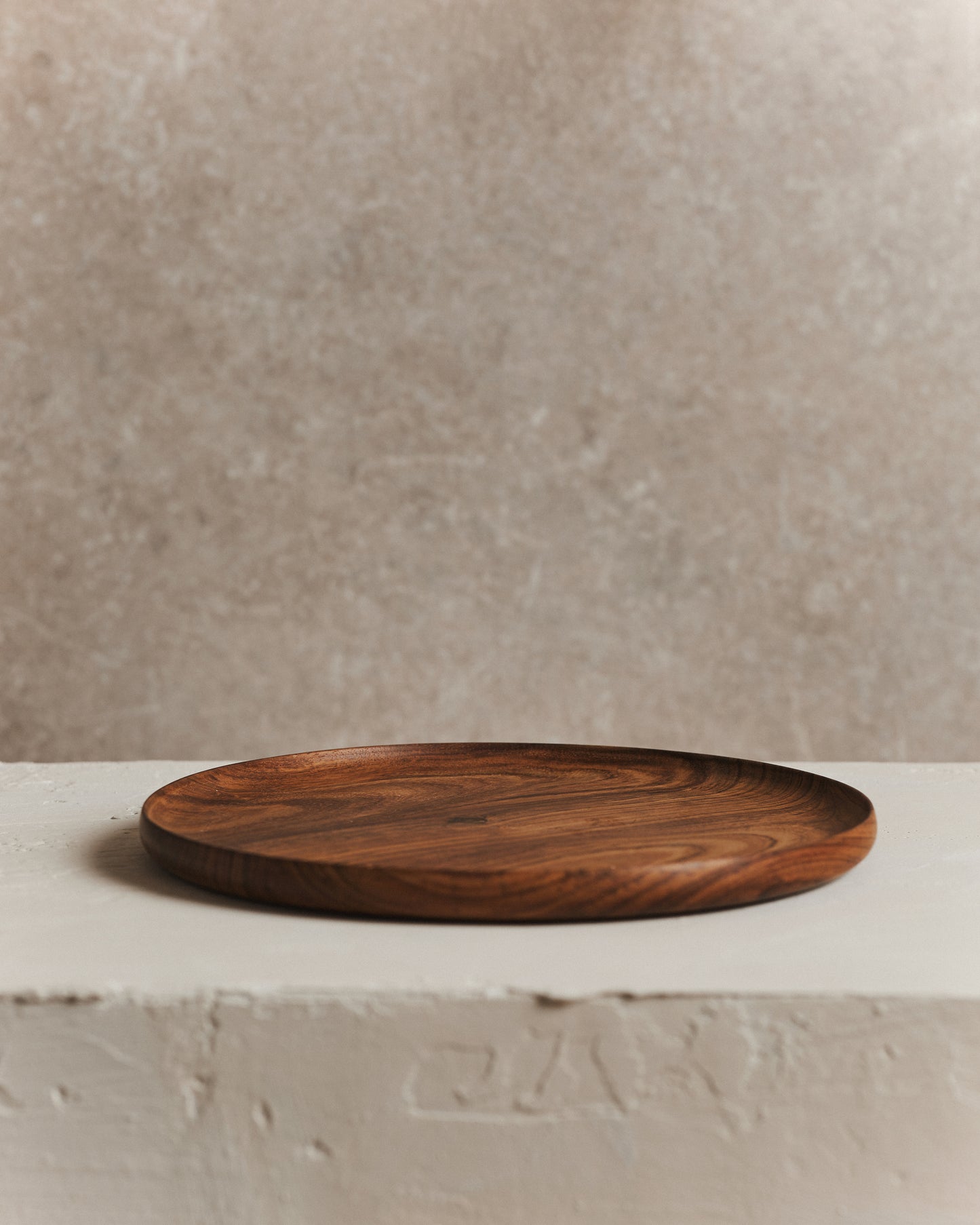 Cora Dark Wood Plate | 25 Dia