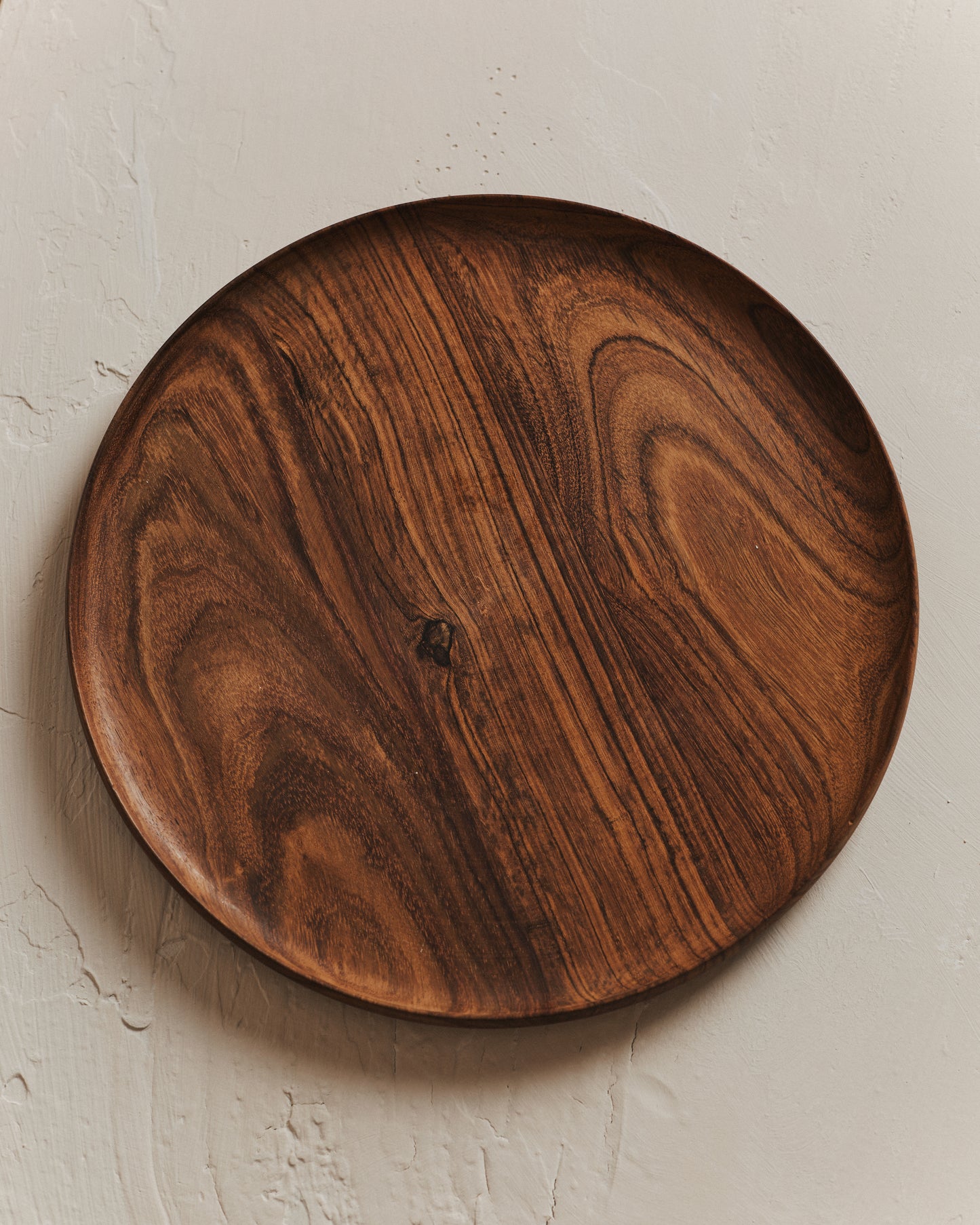 Cora Dark Wood Plate | 25 Dia